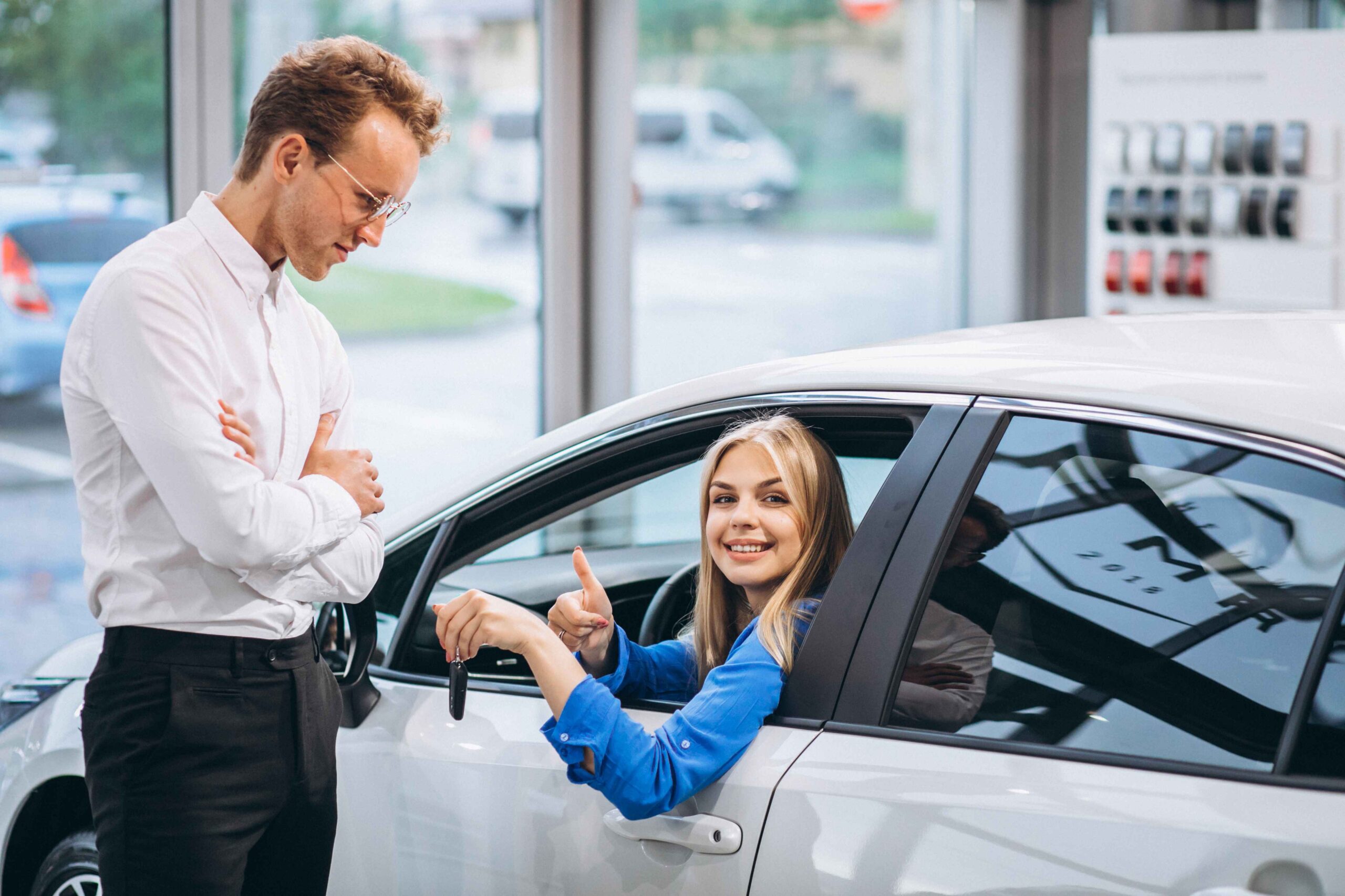 Why is long-term car rental advantageous in Dubai?