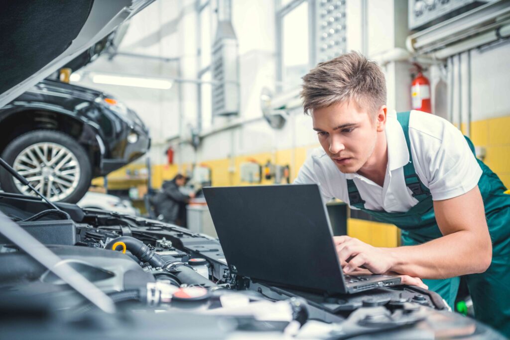 Why Car Service Software Outperforms Manual Garage Operations